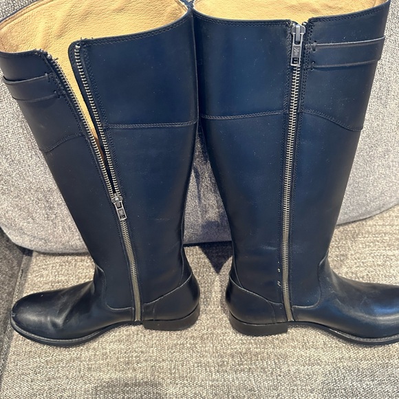 FRYE Ladies Women’s Size 7 1/2 B Black Leather Low Heel Side Zip Fashion… - Picture 7 of 16